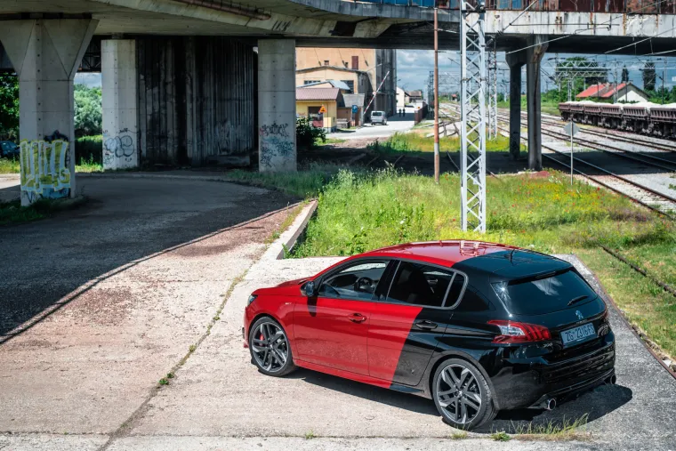 DVOBOJNI SPORTA&Scaron;: Peugeot 308 GTi je automobil u kojem ćete uživati u ba&scaron; svakoj sekundi