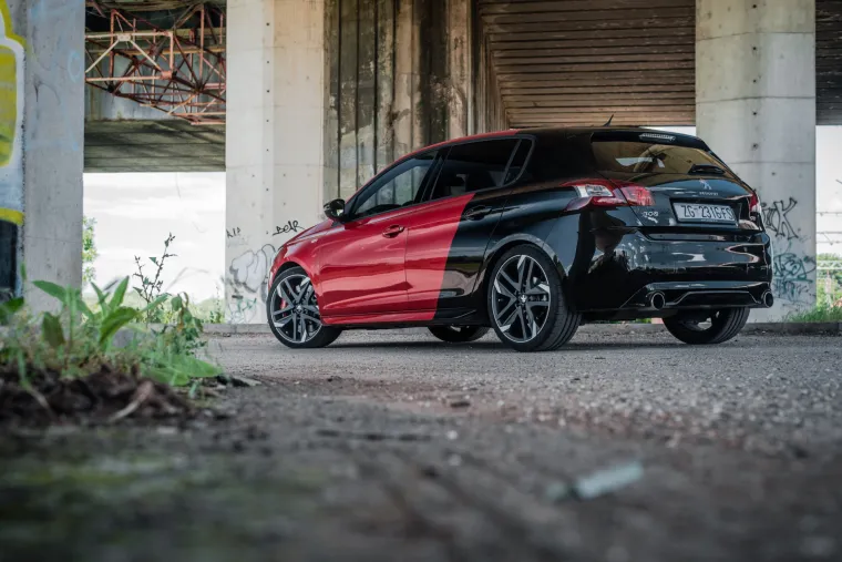 DVOBOJNI SPORTA&Scaron;: Peugeot 308 GTi je automobil u kojem ćete uživati u ba&scaron; svakoj sekundi