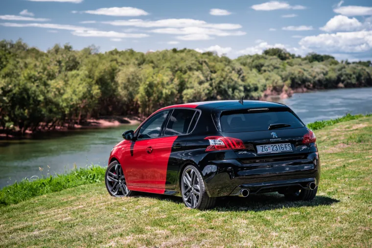 DVOBOJNI SPORTA&Scaron;: Peugeot 308 GTi je automobil u kojem ćete uživati u ba&scaron; svakoj sekundi
