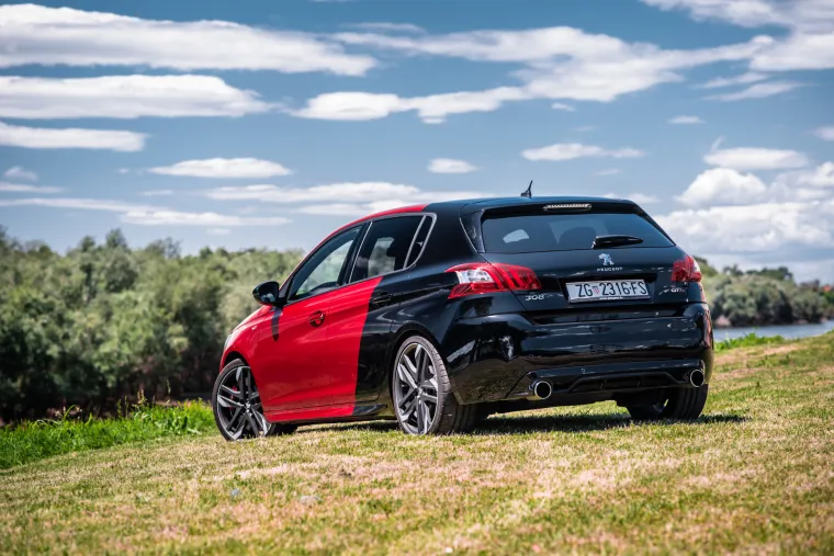 DVOBOJNI SPORTA&Scaron;: Peugeot 308 GTi je automobil u kojem ćete uživati u ba&scaron; svakoj sekundi