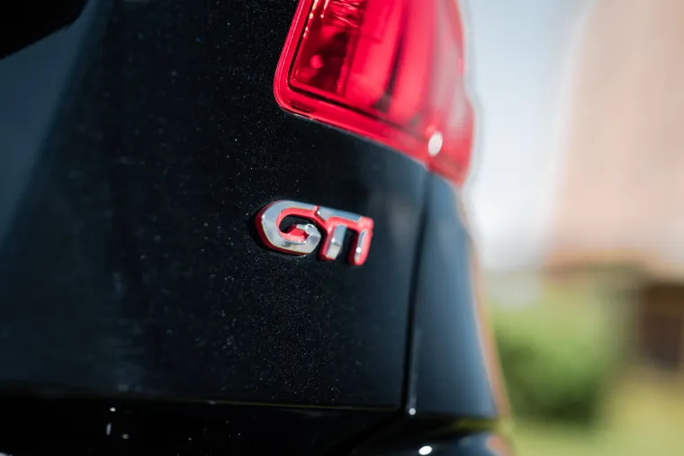 DVOBOJNI SPORTA&Scaron;: Peugeot 308 GTi je automobil u kojem ćete uživati u ba&scaron; svakoj sekundi