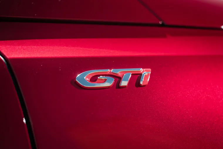 DVOBOJNI SPORTA&Scaron;: Peugeot 308 GTi je automobil u kojem ćete uživati u ba&scaron; svakoj sekundi