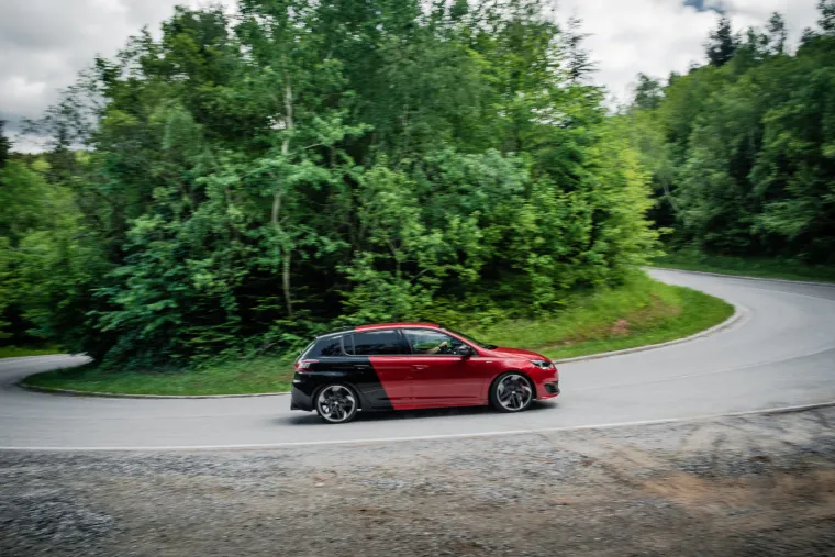 DVOBOJNI SPORTA&Scaron;: Peugeot 308 GTi je automobil u kojem ćete uživati u ba&scaron; svakoj sekundi