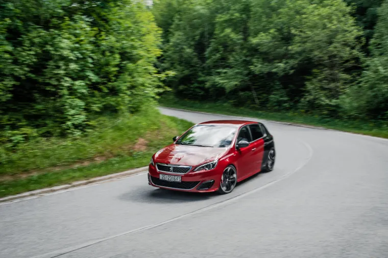 DVOBOJNI SPORTA&Scaron;: Peugeot 308 GTi je automobil u kojem ćete uživati u ba&scaron; svakoj sekundi