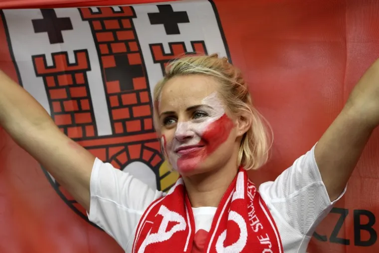Poljske navijačice na tribini Stade de Francea podržale su svoju reprezentaciju na utakmici protiv Njemačke