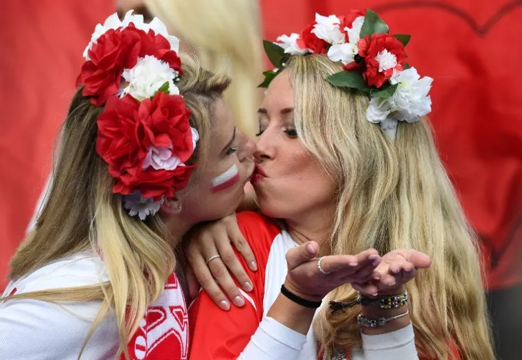 Poljske navijačice na tribini Stade de Francea podržale su svoju reprezentaciju na utakmici protiv Njemačke