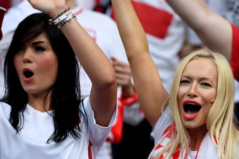Poljske navijačice na tribini Stade de Francea podržale su svoju reprezentaciju na utakmici protiv Njemačke