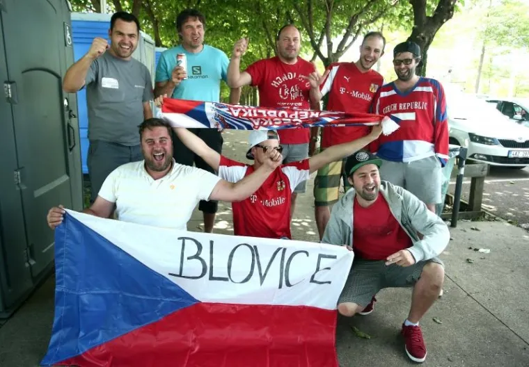 Navijači hrvatske nogometne reprezentacije stigli su u Saint-Etienne gdje će hrvatska reprezentacija u petak od 18 sati odigrati drugu utakmicu na Euru u Francuskoj protiv Če&scaron;ke.