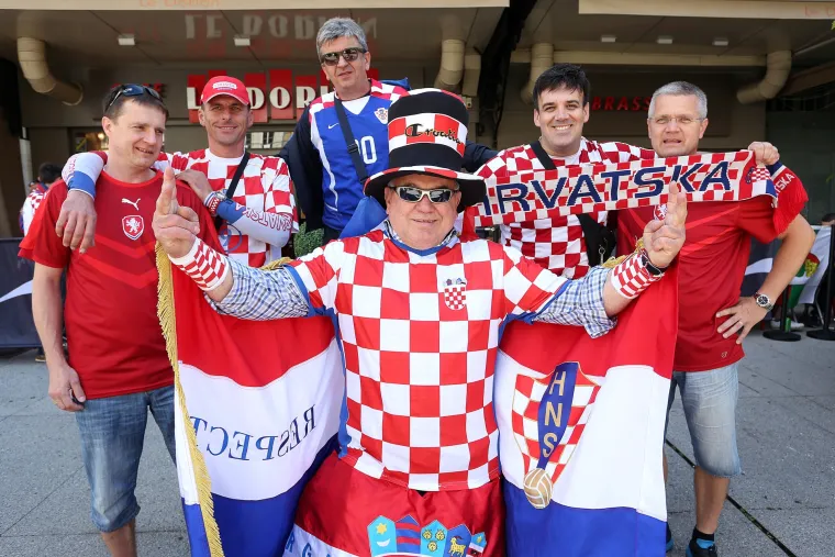 'Kockice' uoči tekme s Če&scaron;kom preplavile St. Etienne: Hrvati jo&scaron; jednom pokazali kako se navija