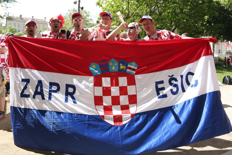 'Kockice' uoči tekme s Če&scaron;kom preplavile St. Etienne: Hrvati jo&scaron; jednom pokazali kako se navija