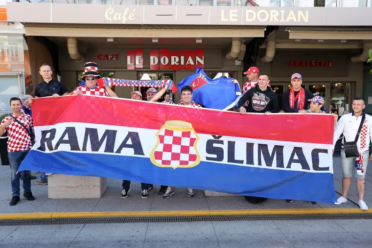 'Kockice' uoči tekme s Če&scaron;kom preplavile St. Etienne: Hrvati jo&scaron; jednom pokazali kako se navija