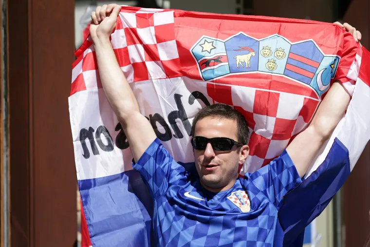 'Kockice' uoči tekme s Če&scaron;kom preplavile St. Etienne: Hrvati jo&scaron; jednom pokazali kako se navija