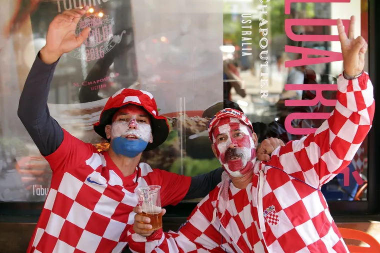 'Kockice' uoči tekme s Če&scaron;kom preplavile St. Etienne: Hrvati jo&scaron; jednom pokazali kako se navija