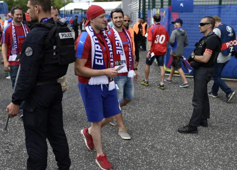 PRETRESLI IH DO GAĆA: Francuska policija nije imala milosti za hrvatske navijače