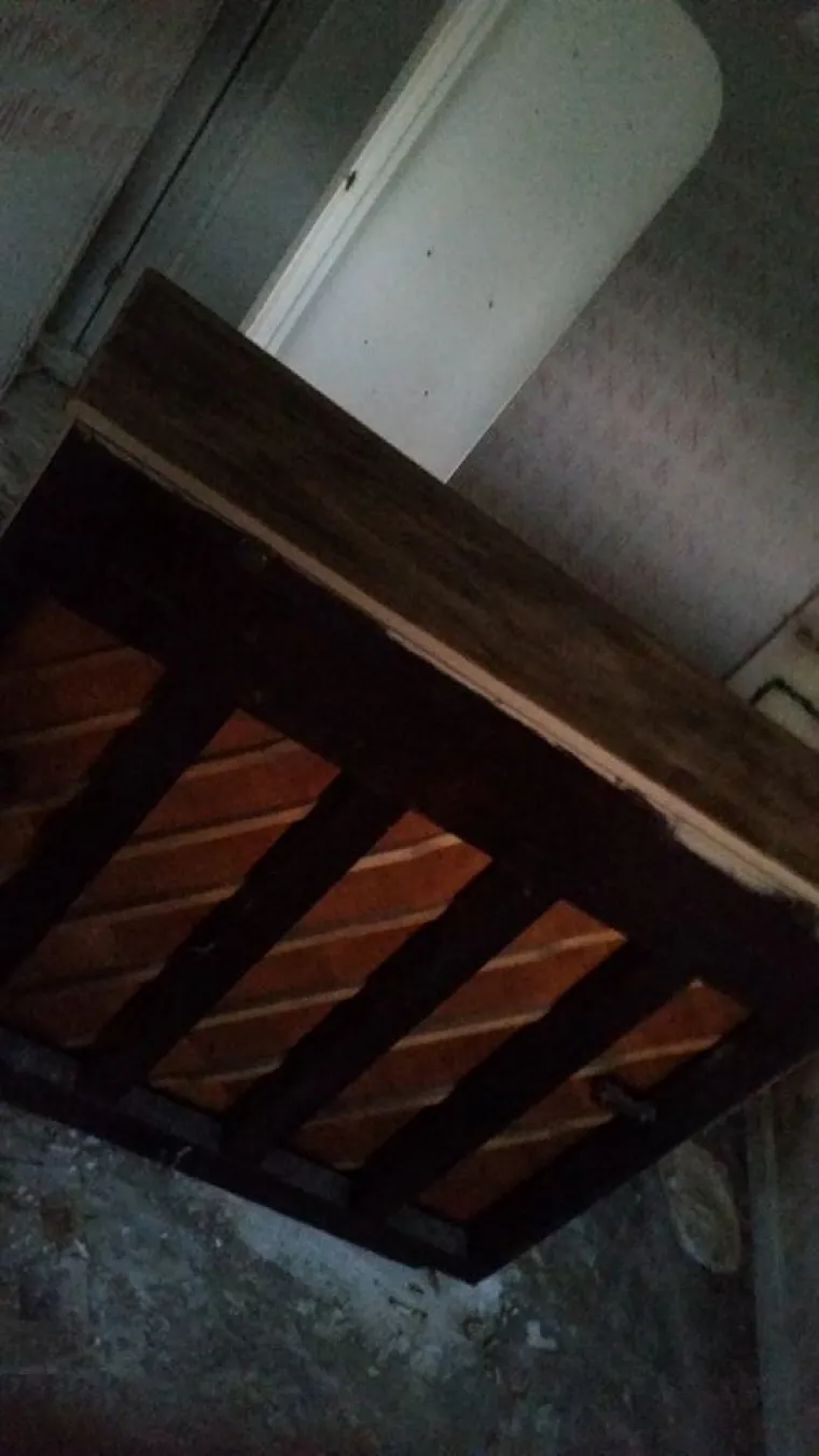 Prvo su nai&scaron;li na stari piano.