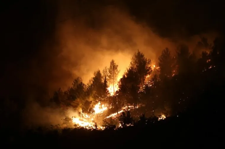 Požar kod Skradina opasno se približio kućama