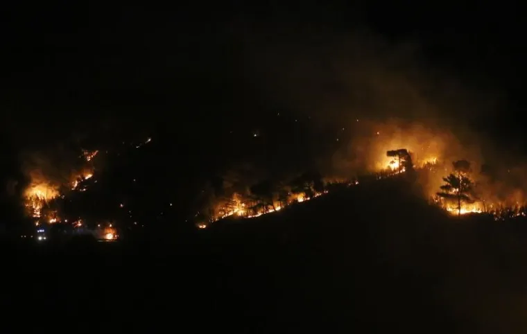 Požar kod Skradina opasno se približio kućama