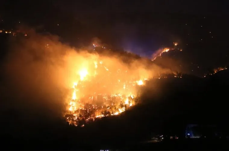 Požar kod Skradina opasno se približio kućama