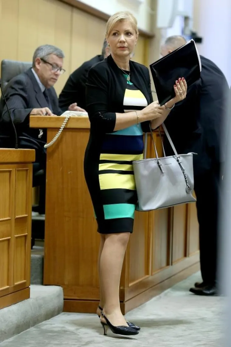 SVI SU GLEDALI U NJU: Ministrica Juretić plijenila pažnju zanimljivom haljinom