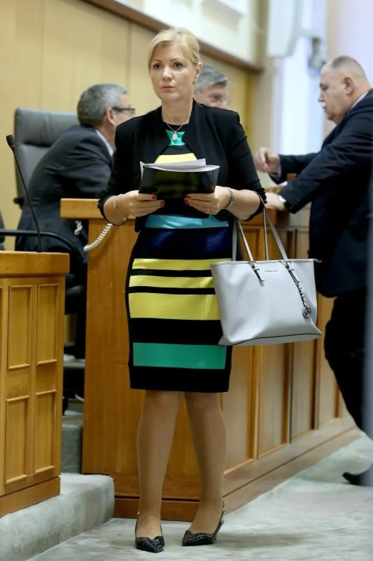 SVI SU GLEDALI U NJU: Ministrica Juretić plijenila pažnju zanimljivom haljinom