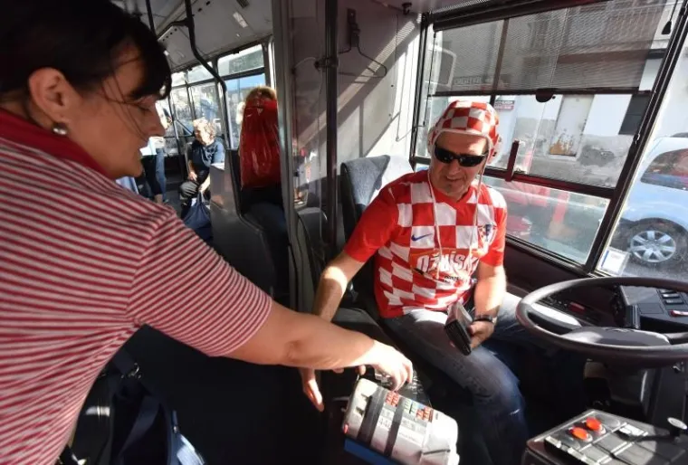 Da Hrvatsku uoči važnog susreta s Če&scaron;kom na Euru trese navijačka groznica, dokazao je i jedan simpatični vozač autobusa iz &Scaron;ibenika.