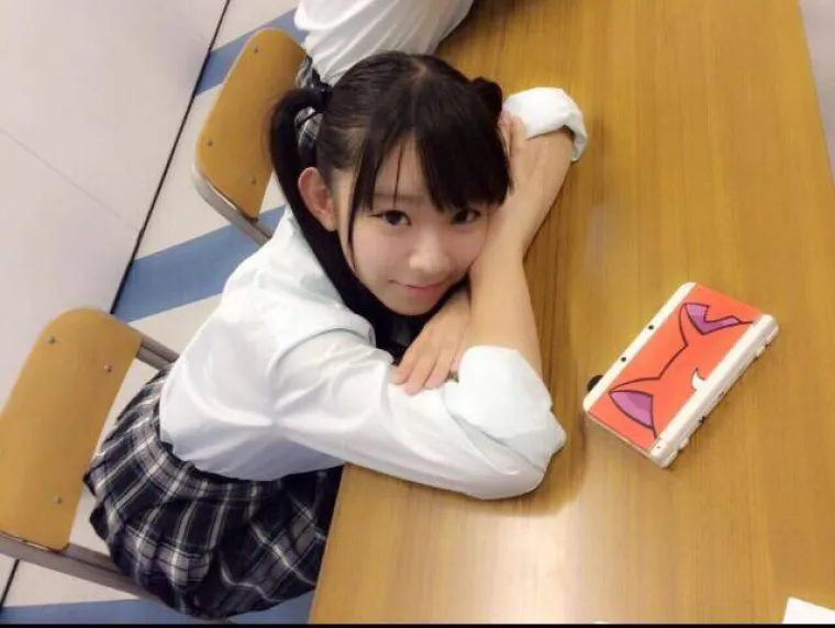 Nadamo se da se nećete jako prepasti fotografijama ove žene koja izgleda kao da ide u osnovnu &scaron;kolu.