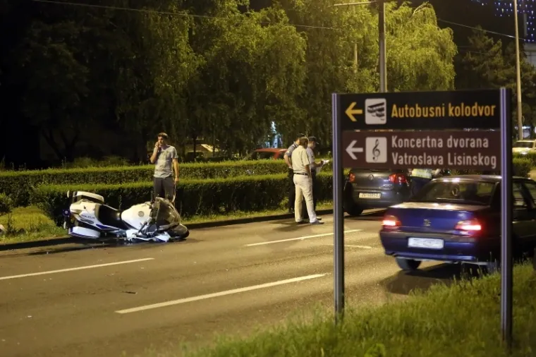 PROMETNA NESREĆA NA DRŽIĆEVOJ: Sudarili se policajac na motoru i osobni automobil