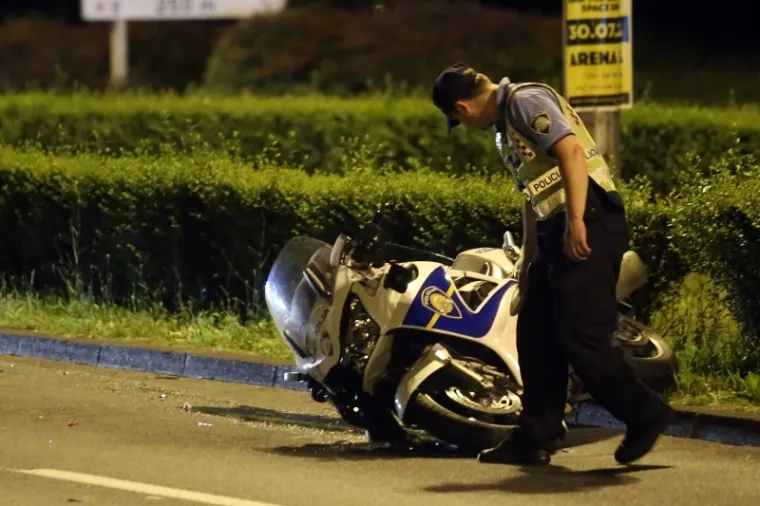 PROMETNA NESREĆA NA DRŽIĆEVOJ: Sudarili se policajac na motoru i osobni automobil