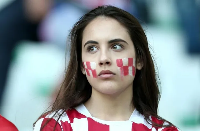 ONE SU BILE LJEPŠI DIO VEČERI: Hrvatske ljepotice stadionu Geoffroy-Guichard