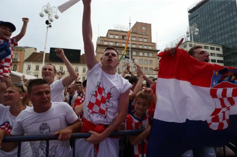 TRG JE PODIVLJAO: Peri&scaron;ićev gol izazvao euforiju među navijačima