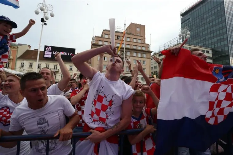 TRG JE PODIVLJAO: Peri&scaron;ićev gol izazvao euforiju među navijačima