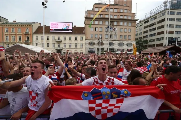 TRG JE PODIVLJAO: Peri&scaron;ićev gol izazvao euforiju među navijačima