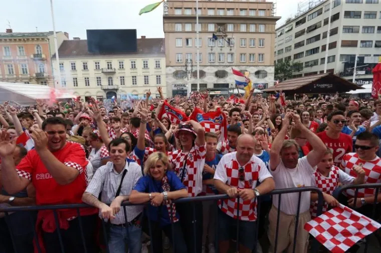 TRG JE PODIVLJAO: Peri&scaron;ićev gol izazvao euforiju među navijačima