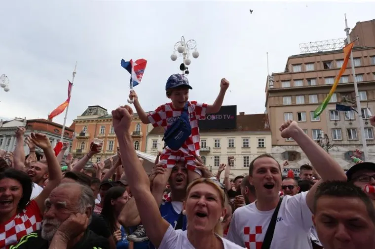 TRG JE PODIVLJAO: Peri&scaron;ićev gol izazvao euforiju među navijačima