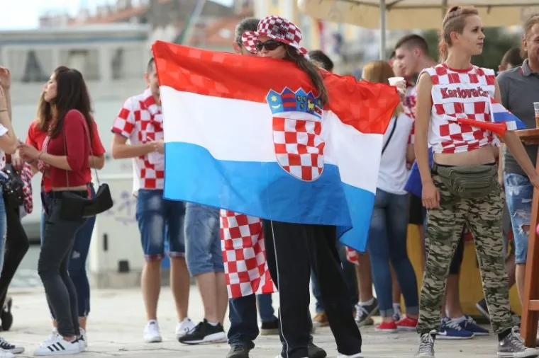 TRG JE PODIVLJAO: Peri&scaron;ićev gol izazvao euforiju među navijačima