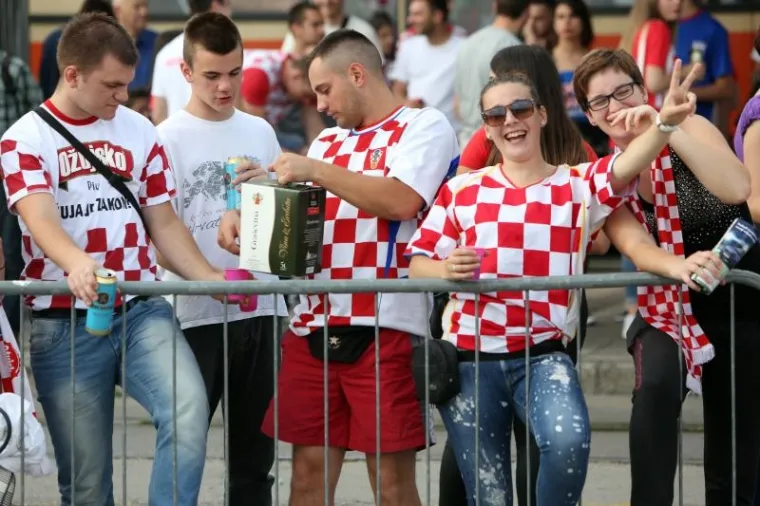 TRG JE PODIVLJAO: Peri&scaron;ićev gol izazvao euforiju među navijačima