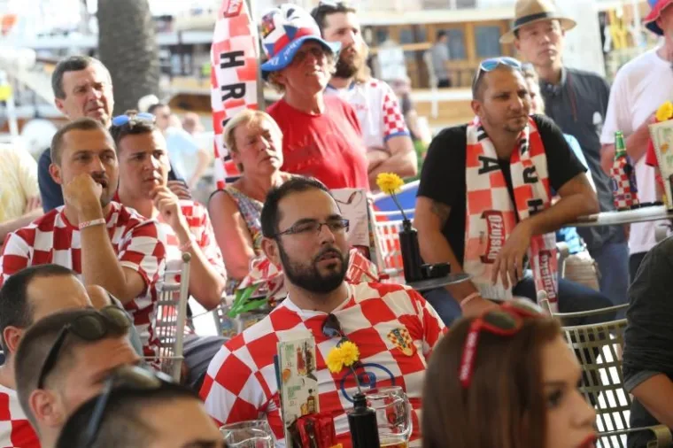 TRG JE PODIVLJAO: Peri&scaron;ićev gol izazvao euforiju među navijačima