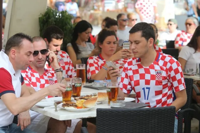 TRG JE PODIVLJAO: Peri&scaron;ićev gol izazvao euforiju među navijačima