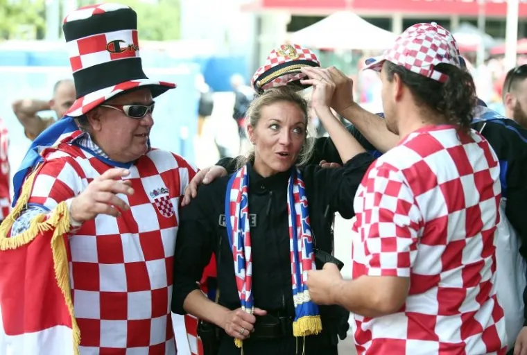 PRAVI PRIMJER: I hrvatski navijači upoznali francusku policiju, ali na sasvim drugačiji način