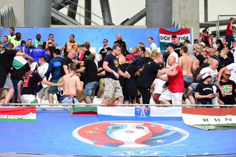 Uoči utakmice 2. kola skupine F došlo je do sukoba islandskih i mađarskih navijača, ali je policija ubrzo razdvojila sukobljene strane na stadionu Velodrome