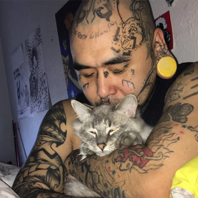 POTPUNO IZOBLIČILI SVOJE TIJELO KAKO BI POSLALI JASNU PORUKU: 'Ne treba nam posao'