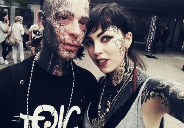 POTPUNO IZOBLIČILI SVOJE TIJELO KAKO BI POSLALI JASNU PORUKU: 'Ne treba nam posao'