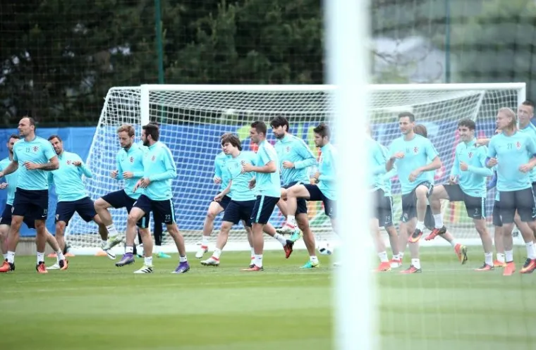 UIGRALI SE: Pogledajte detalje s treninga na stadionu Parc de Loisirs