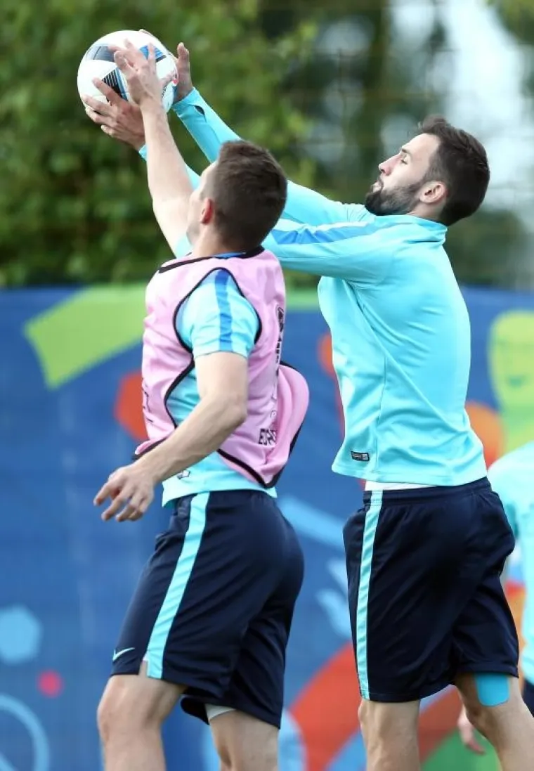 UIGRALI SE: Pogledajte detalje s treninga na stadionu Parc de Loisirs