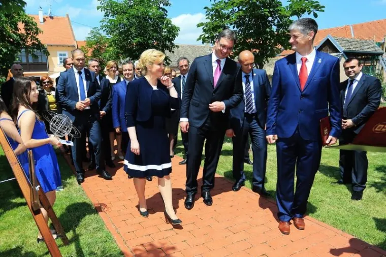 POVIJESNI SUSRET: Kolinda Grabar-Kitarović i Aleksandar Vučić u Dalju