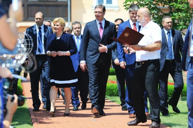 POVIJESNI SUSRET: Kolinda Grabar-Kitarović i Aleksandar Vučić u Dalju