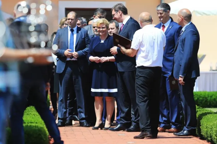 POVIJESNI SUSRET: Kolinda Grabar-Kitarović i Aleksandar Vučić u Dalju