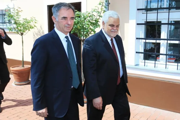 POVIJESNI SUSRET: Kolinda Grabar-Kitarović i Aleksandar Vučić u Dalju