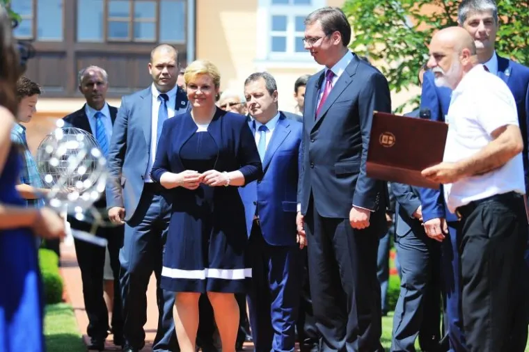 POVIJESNI SUSRET: Kolinda Grabar-Kitarović i Aleksandar Vučić u Dalju