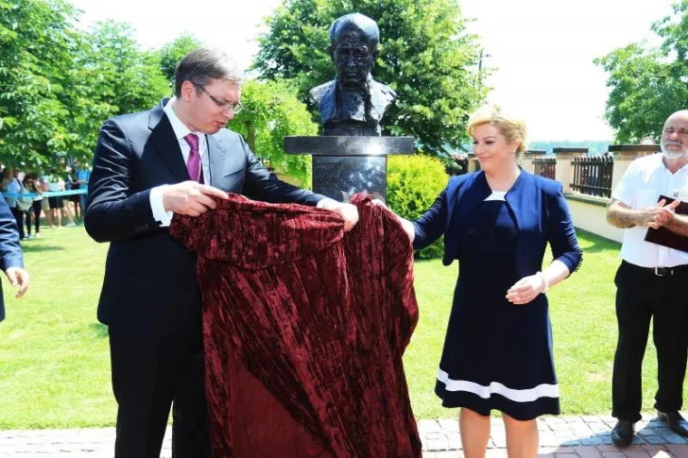 POVIJESNI SUSRET: Kolinda Grabar-Kitarović i Aleksandar Vučić u Dalju